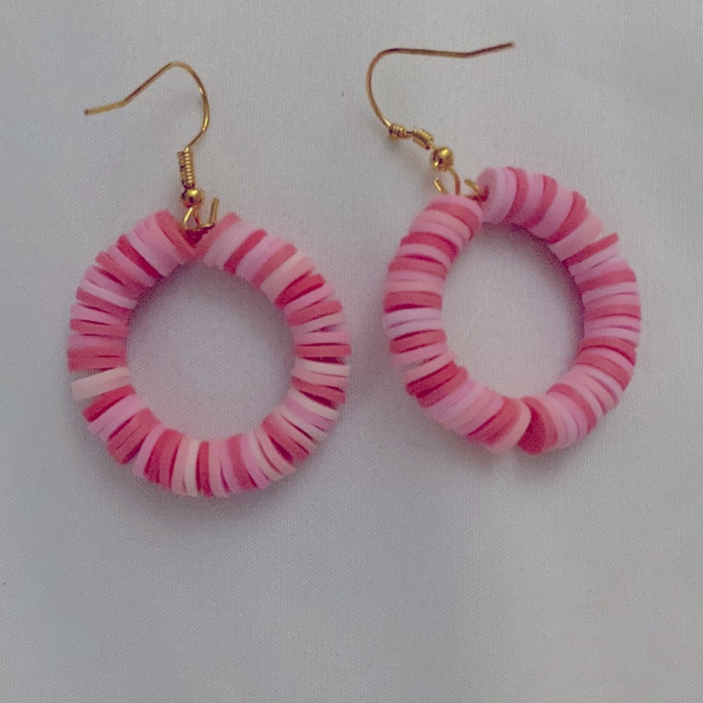 I’m selling earrings